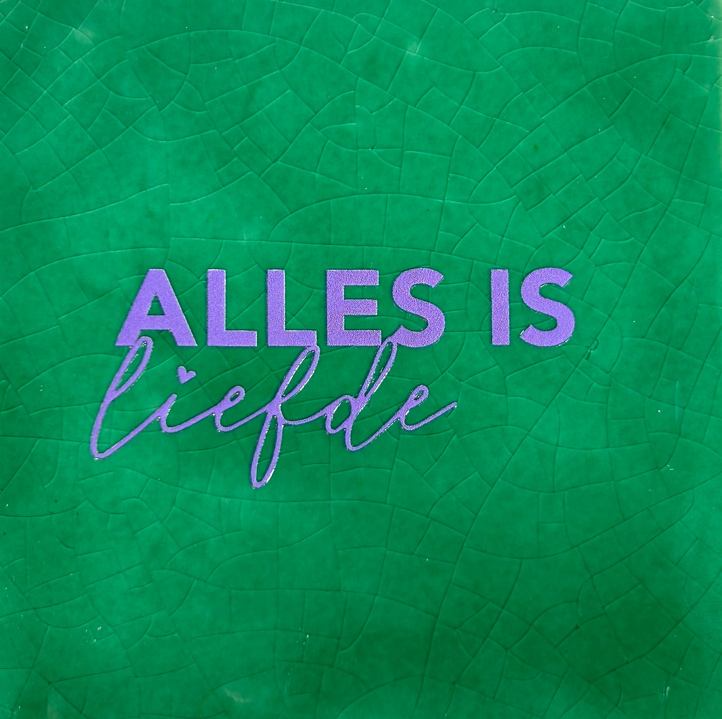 Quote tegeltje 'Alles is liefde' hardgroen/lila