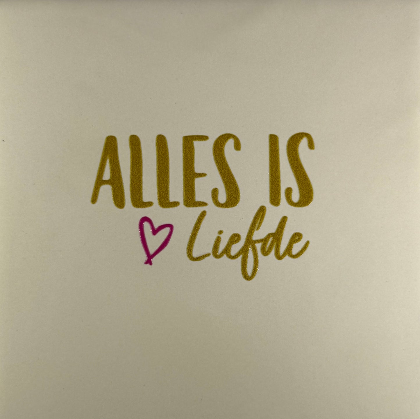 Quote tegeltje 'alles is liefde' creme/goud (knalroze)