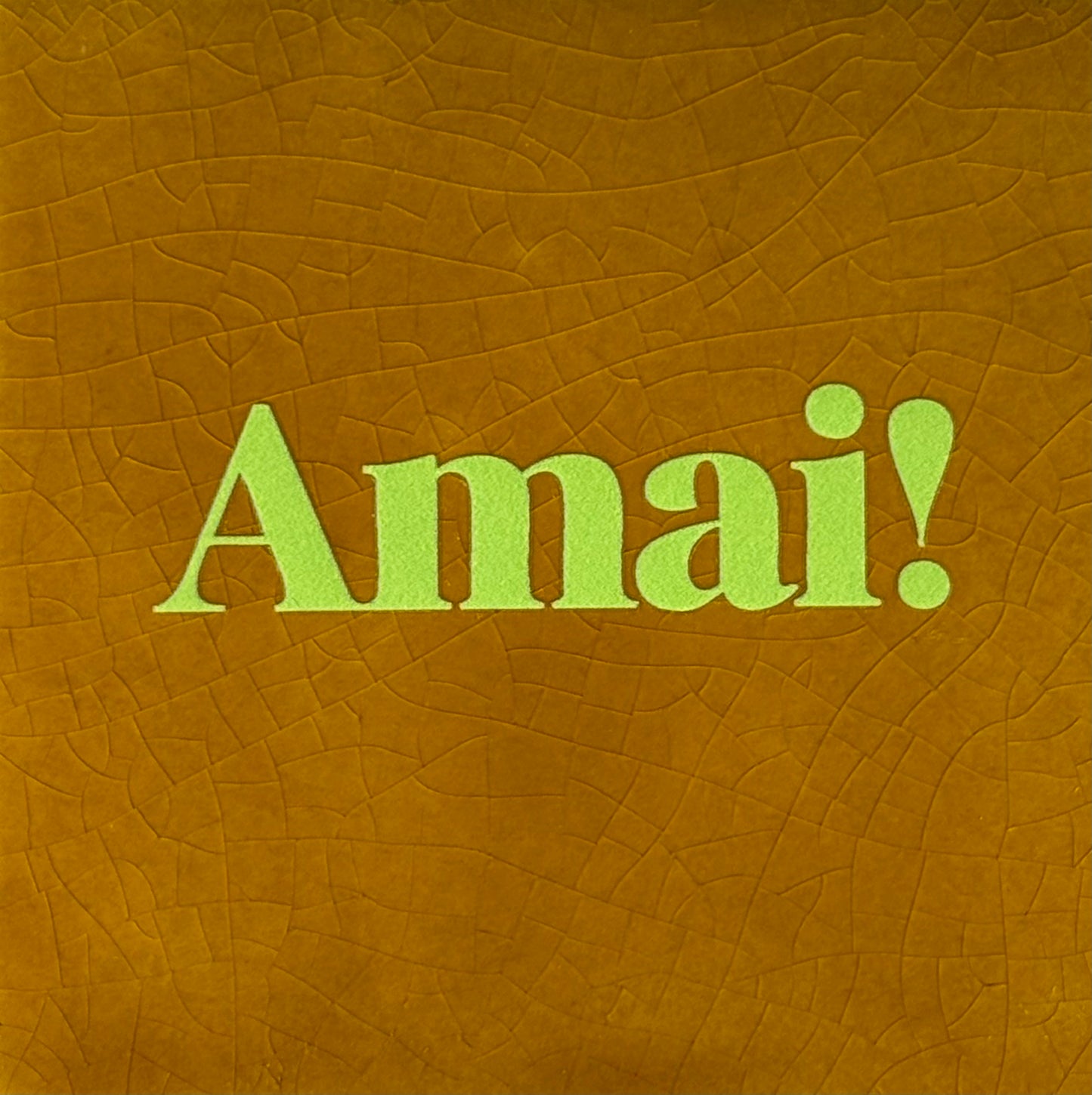 Quote tegeltje 'amai!' oker/lime