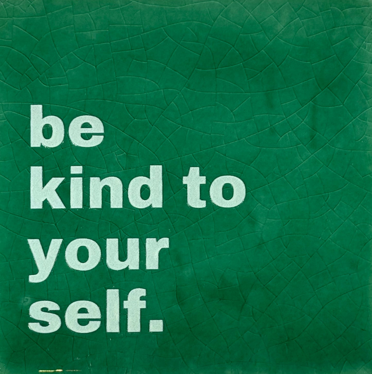 Quote tegeltje 'be kind to yourself' hardgroen/lichtgroen