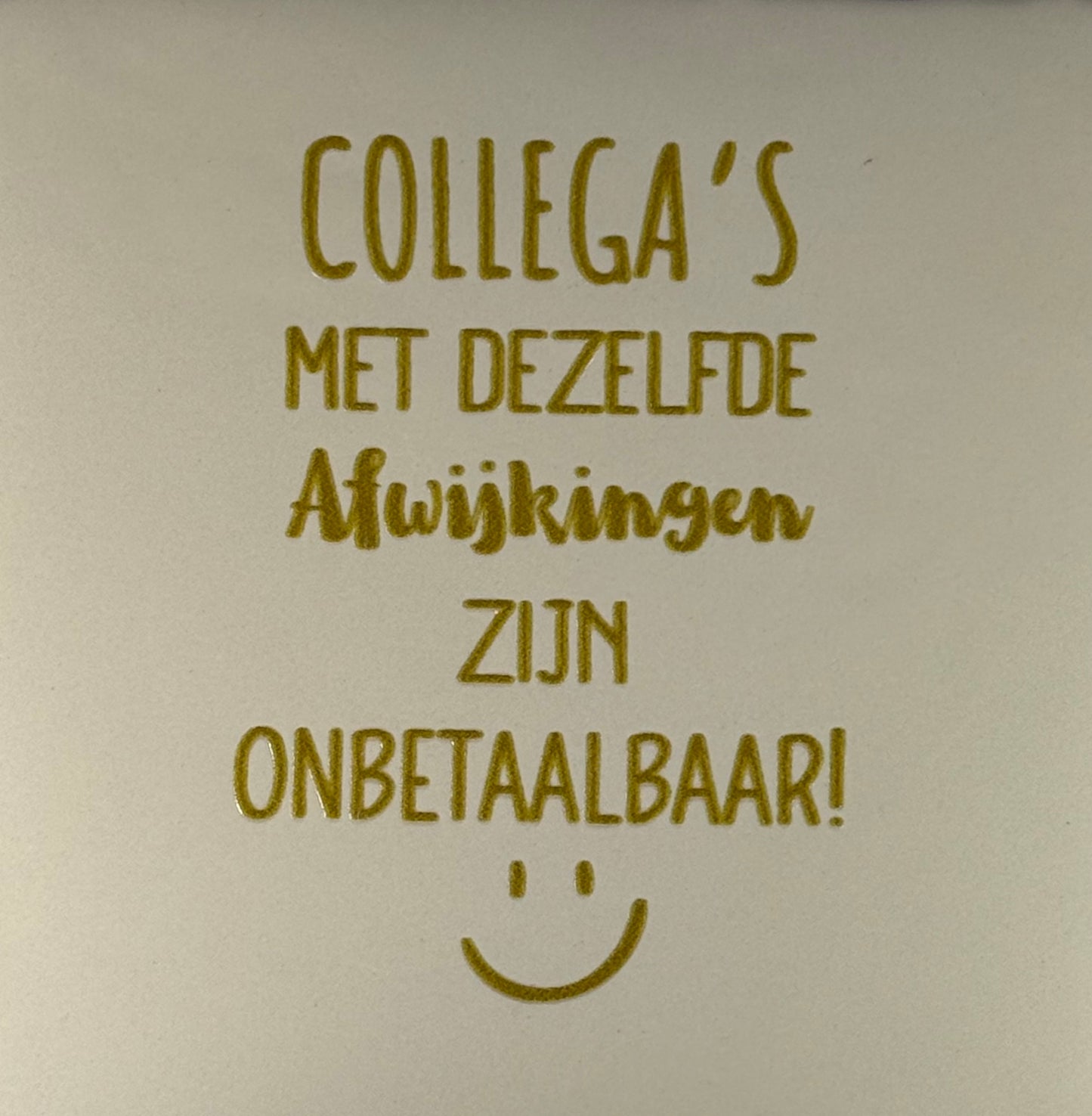 Quote tegeltje 'collega's met dezelfde afwijking zijn onbetaalbaar' creme/goud