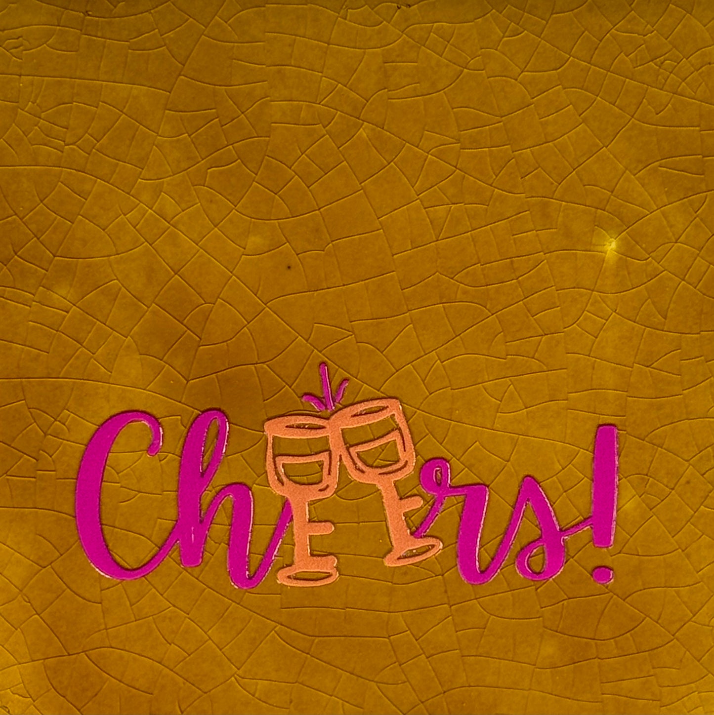 Quote tegeltje 'cheers glazen' oker/knalroze(oranje)