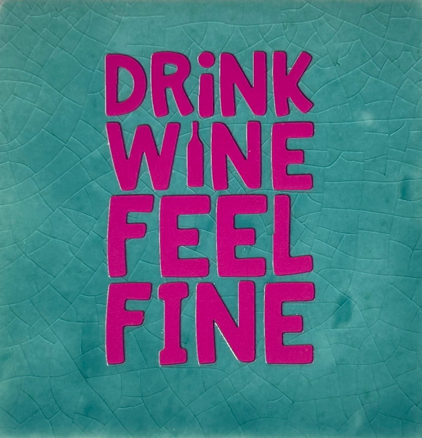 Quote tegeltje 'drink wine feel fine' groen/roze