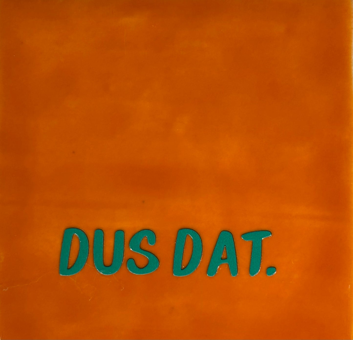 Quote tegeltje 'dus dat.' oranje/aqua