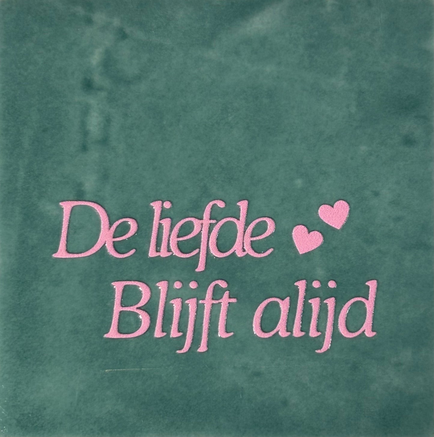 Quote tegeltje 'de liefde blijft altijd' zeegroen/warmroze