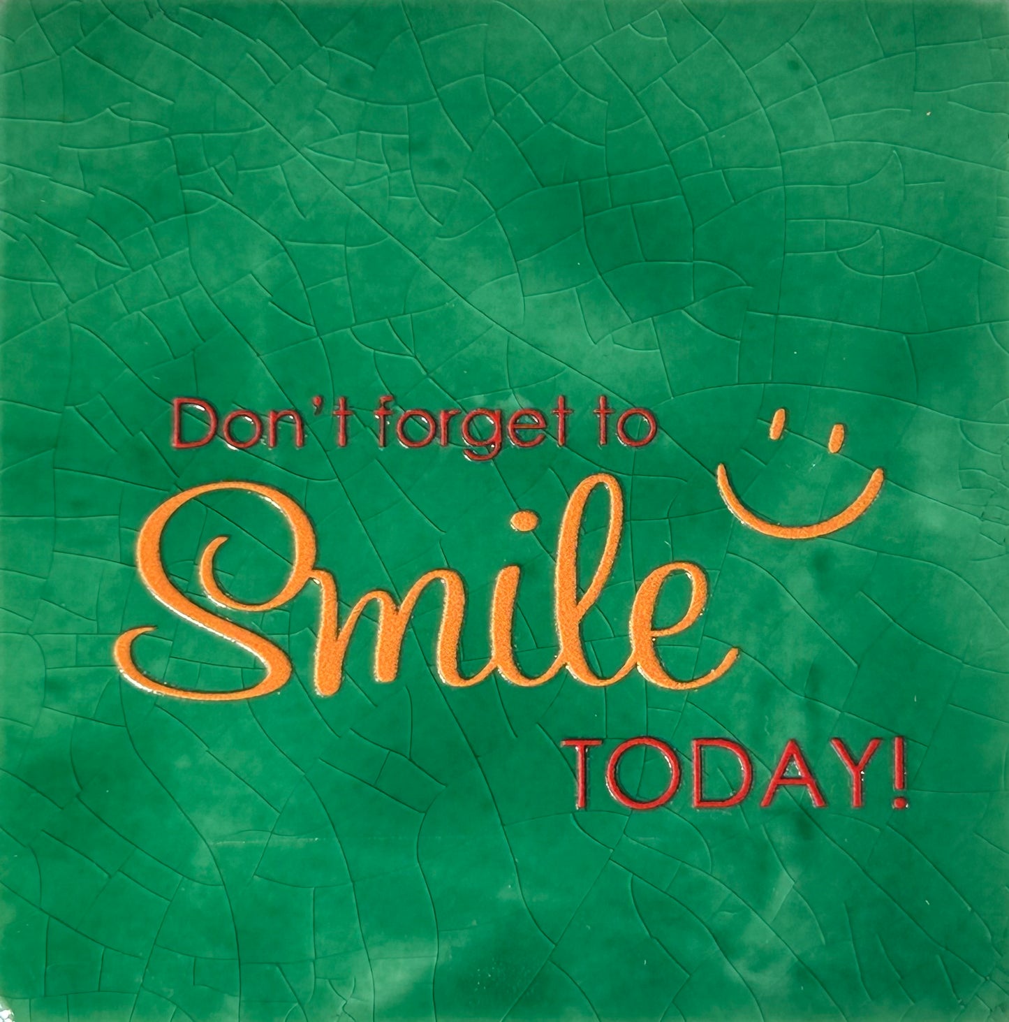 Quote tegeltje 'don't forget to smile' hardgroen/oranje