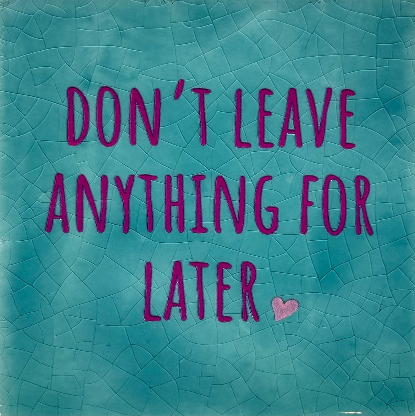 Quote tegeltje 'don't leave anything for later' groen/knalroze