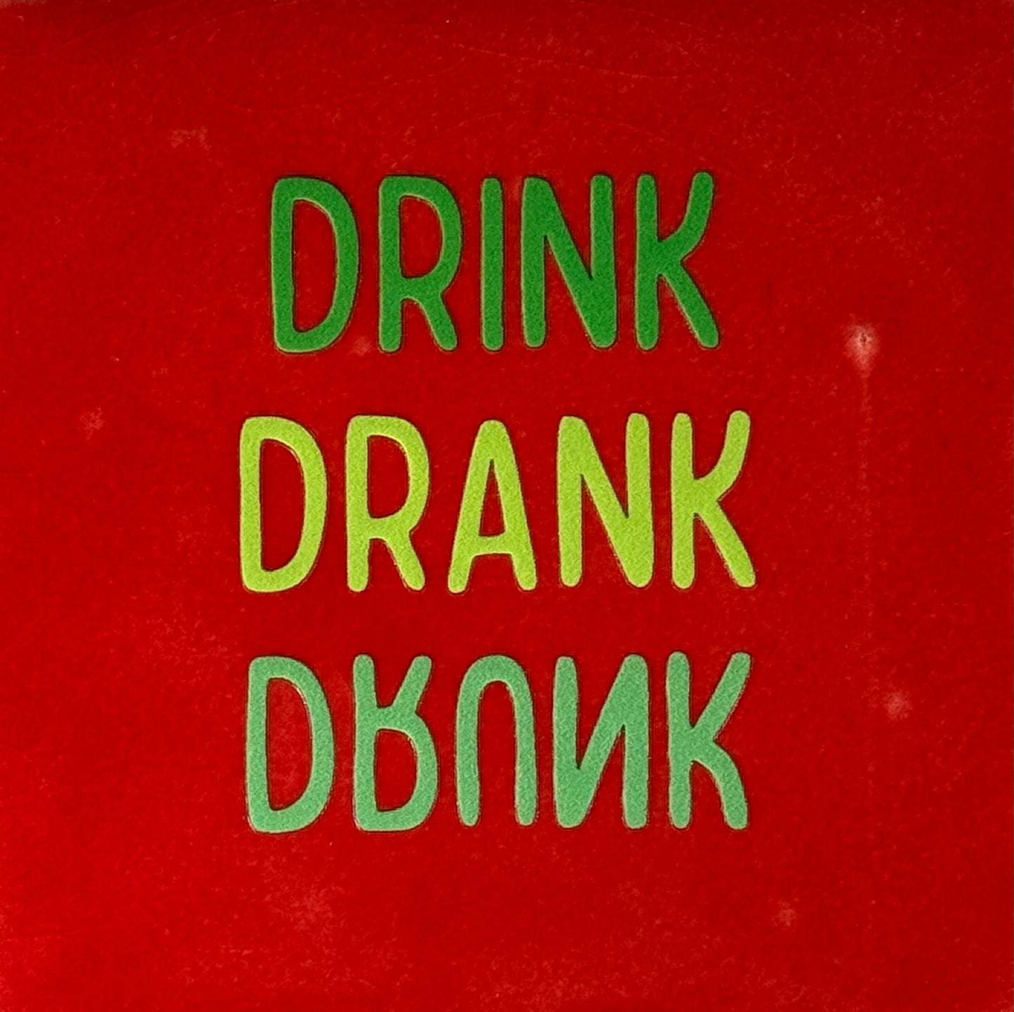 Quote tegeltje 'drink drank drunk' rood/knalgroen(lime-mint)
