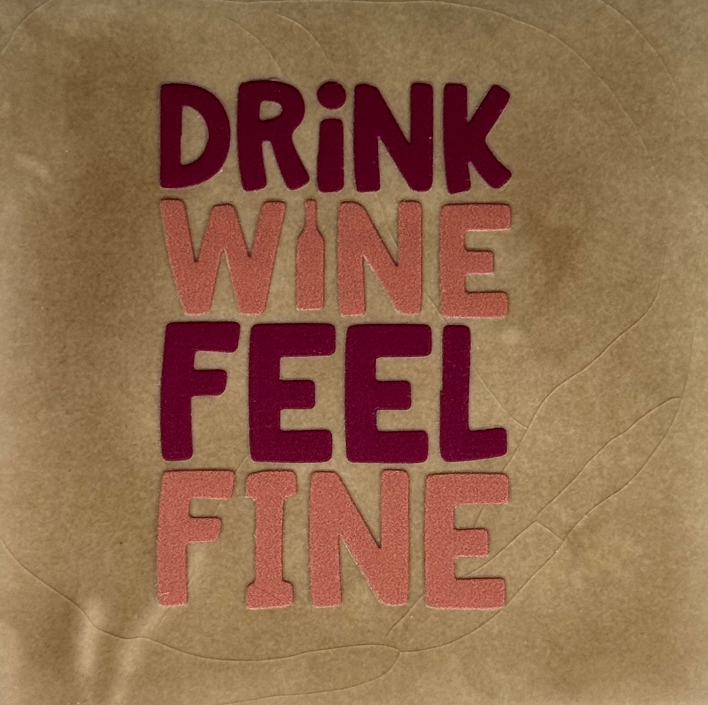 Quote tegeltje 'drink wine feel fine' taupe/cherry(taupe)