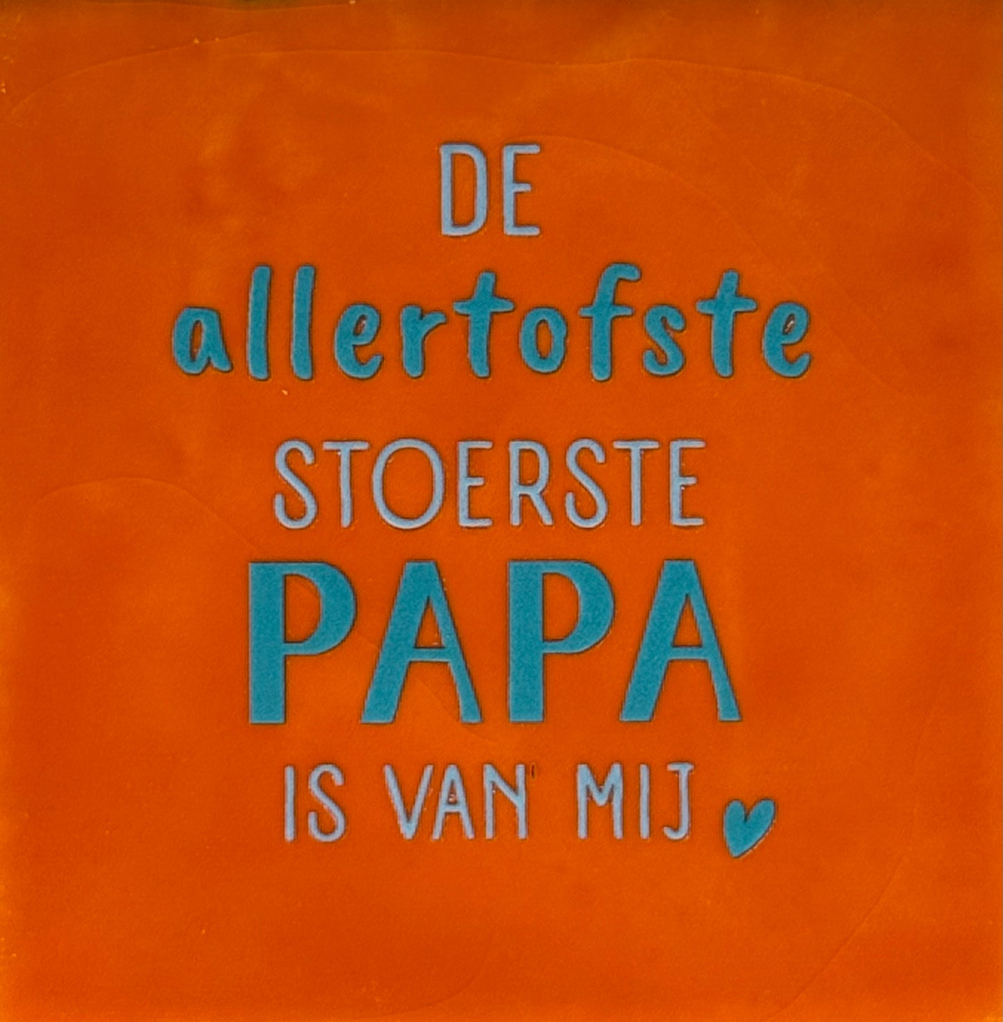 Quote tegeltje 'de allertofste stoerste papa is van mij' oranje/turquoise(warmblauw)