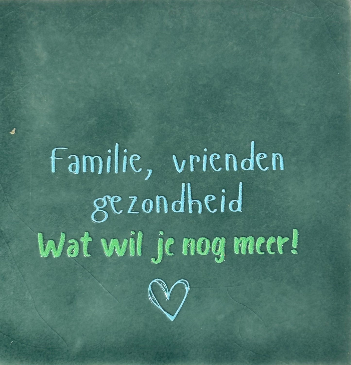 Quote tegeltje 'Familie, vrienden, gezondheid. Wat wil je nog meer' zeegroen/warmblauw (mint)