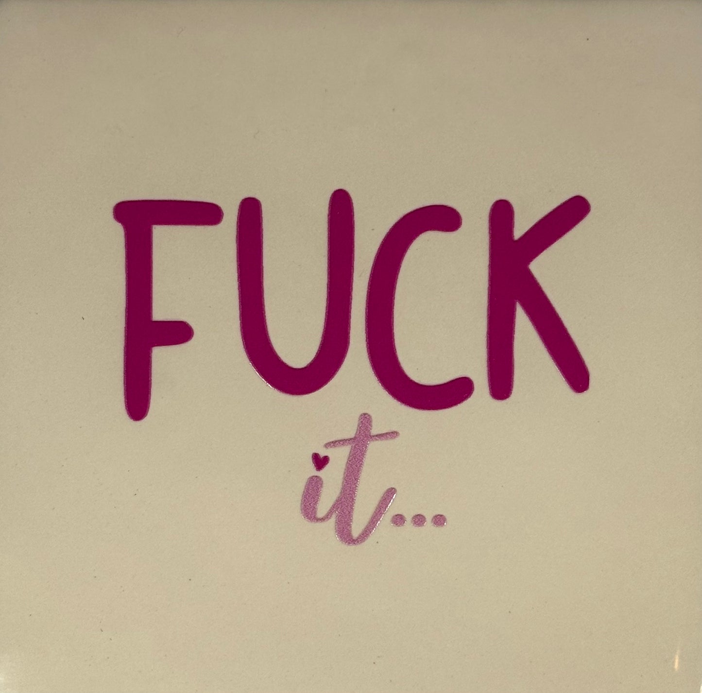 Quote tegeltje 'fuck it' creme/knalroze