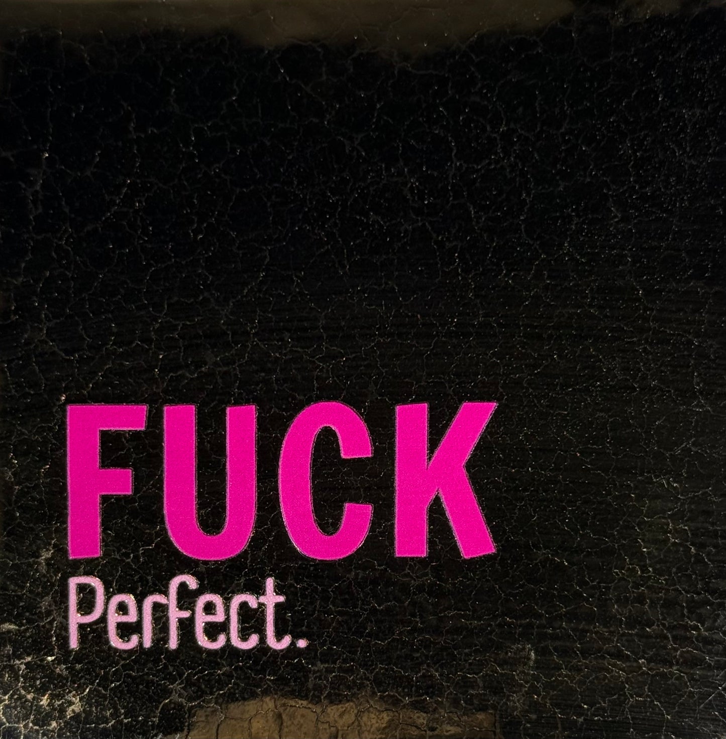Quote tegeltje 'fuck perfect' goud/knalroze (warmroze)