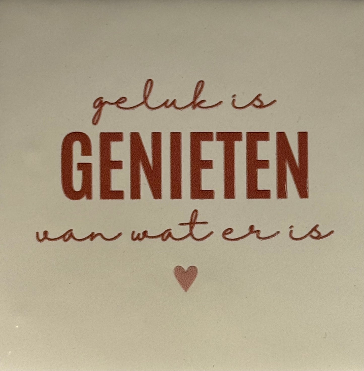 Quote tegeltje 'geluk is genieten van wat er is' creme/taupe(nude roze)
