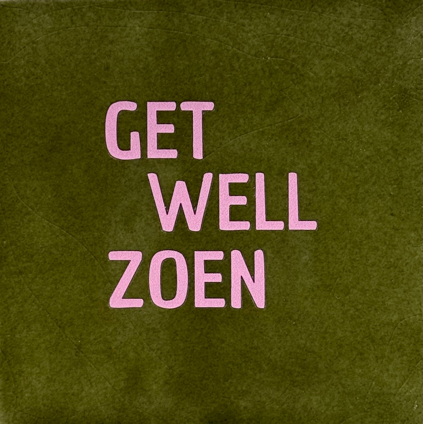 Quote tegeltje 'get well zoen' olijf/warmroze