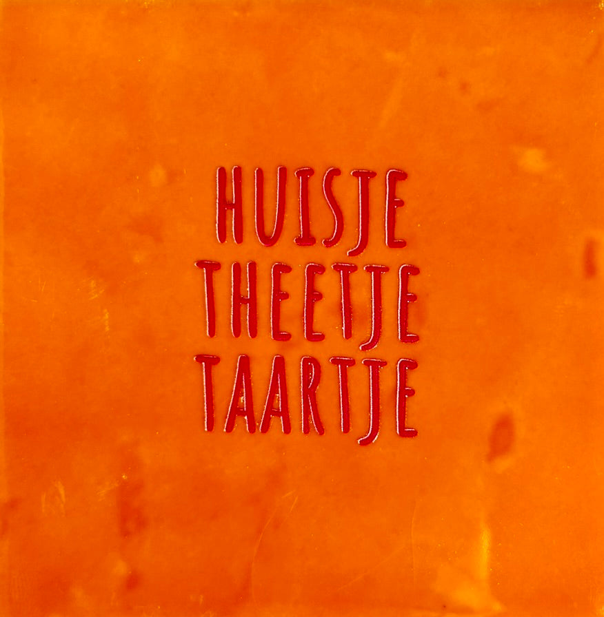 Quote tegeltje 'Huisje theetje taartje' oranje/fuchsia