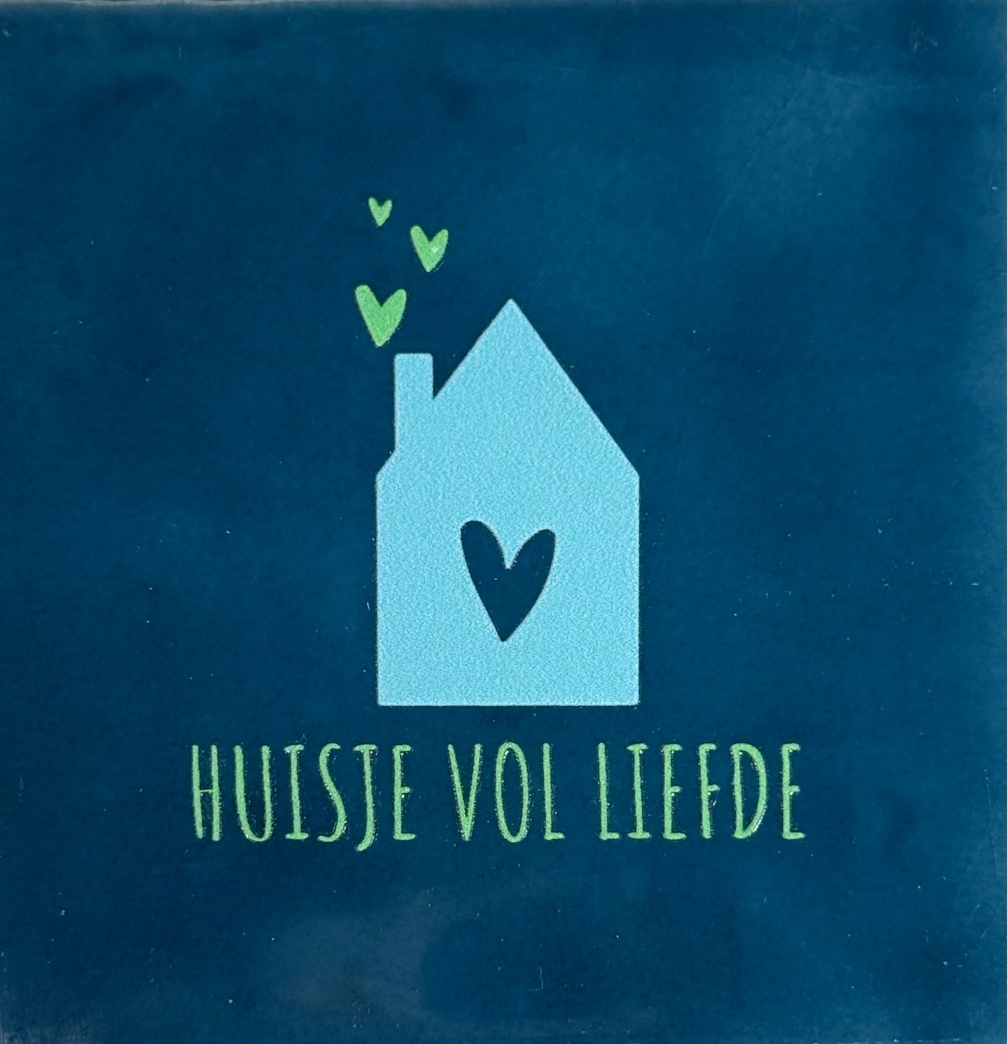 Quote tegeltje 'huisje vol liefde' donkerblauw/warmblauw (mint)