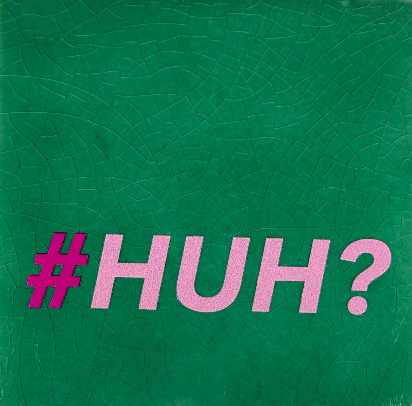 Quote tegeltje '#HUH?' hardgroen/warmroze (knalroze)