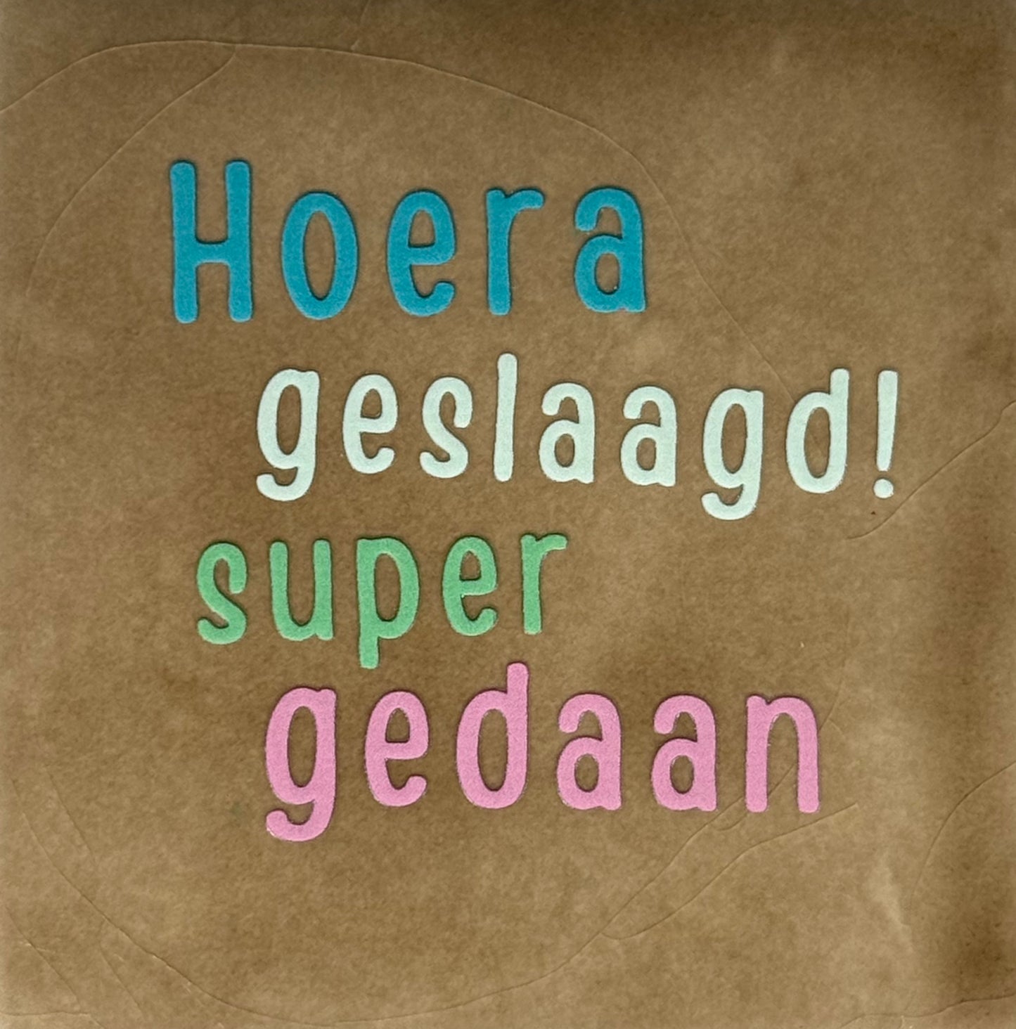 Quote tegeltje 'hoera geslaagd super gedaan' taupe/turquoise(lichtgroen-mint-warmroze)
