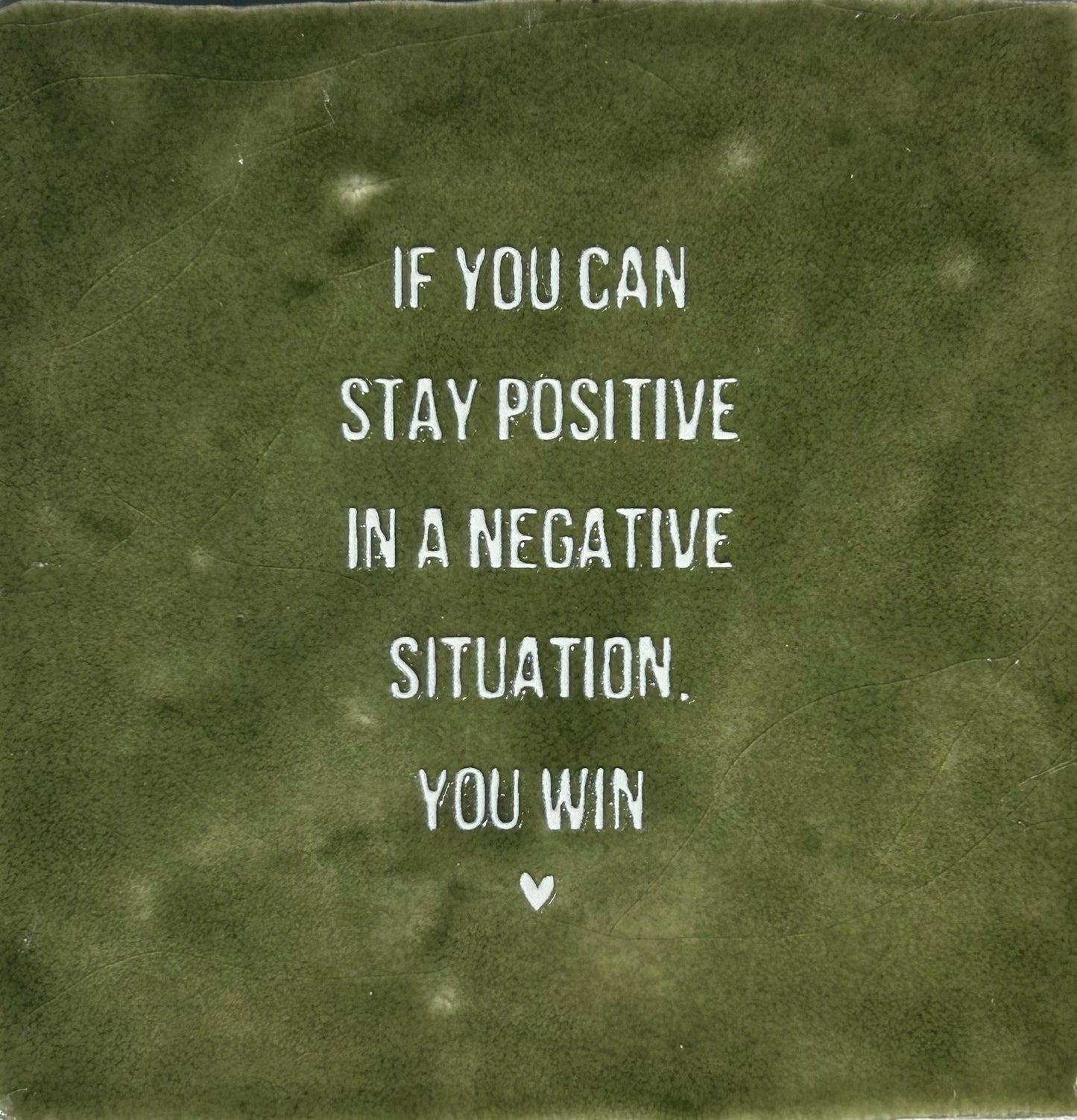 Quote tegeltje 'if you can stay positive..' olijf/creme