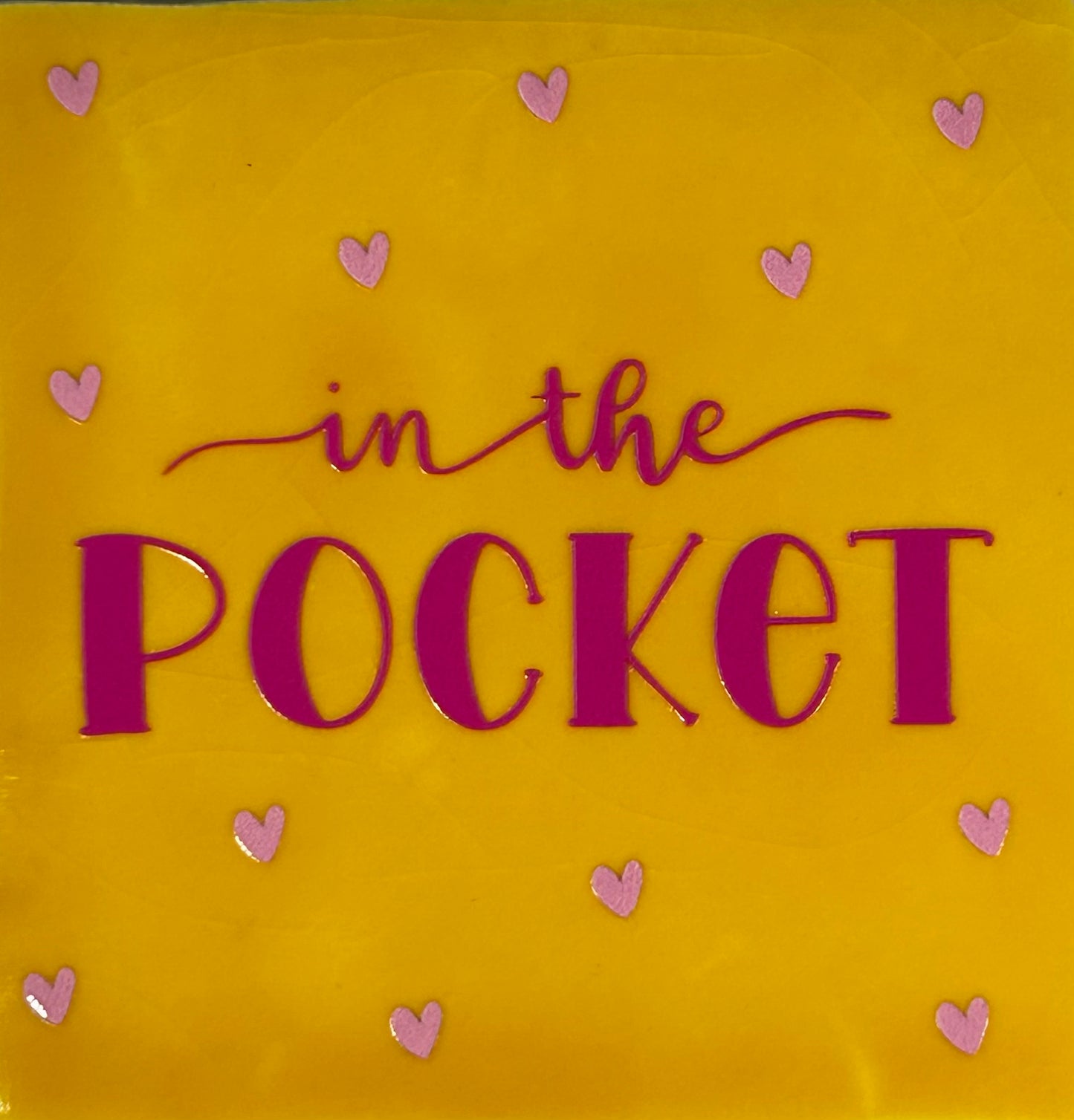 Quote tegeltje 'in the pocket' geel/roze (babyroze)