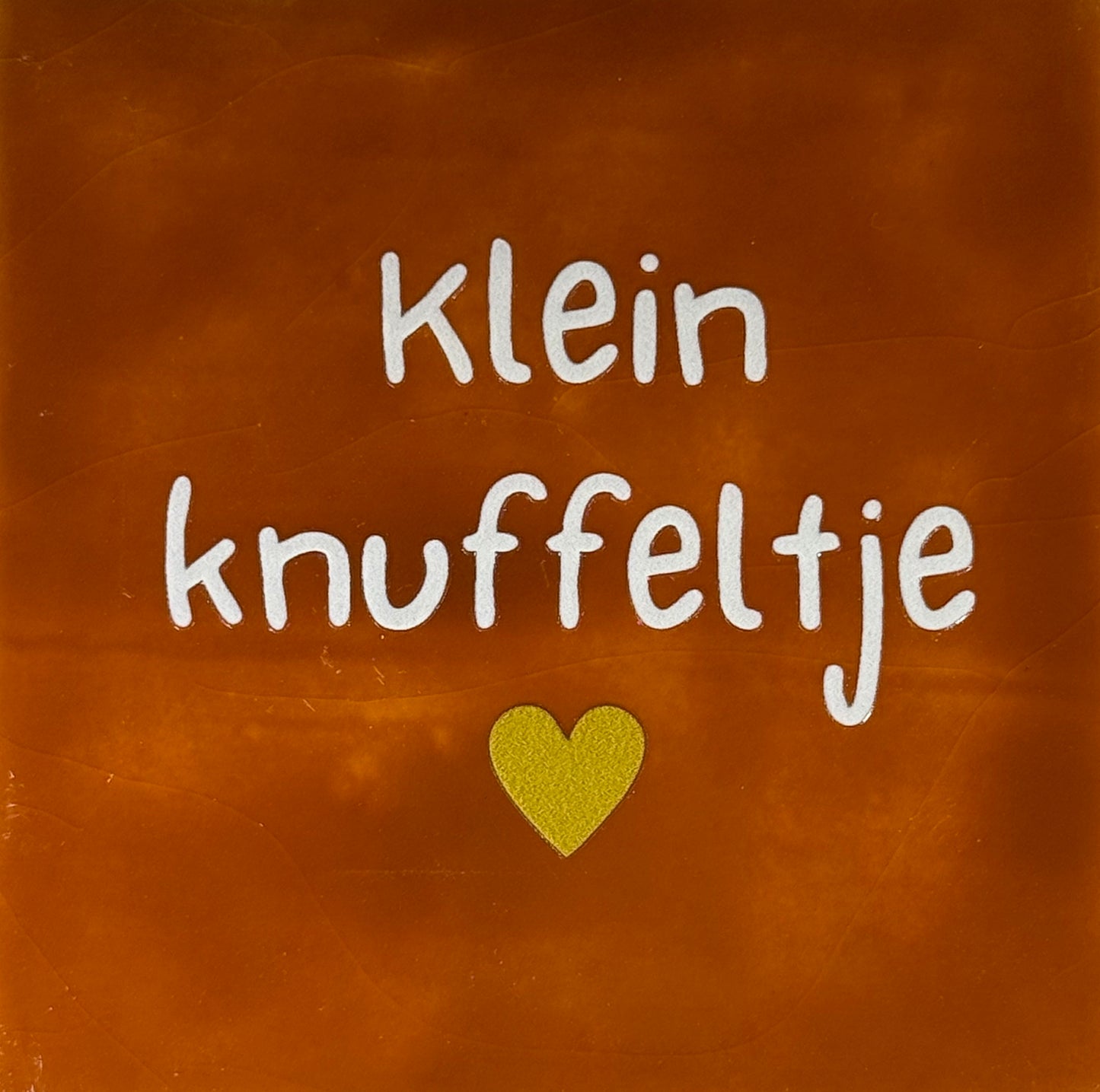 Quote tegeltje 'klein knuffeltje' terra/creme(goud)