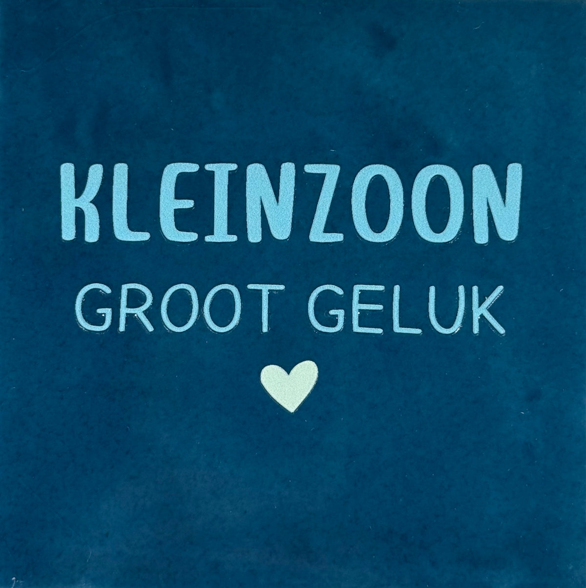 Quote tegeltje 'kleinzoon groot geluk' donkerblauw/warmblauw(lichtgroen)
