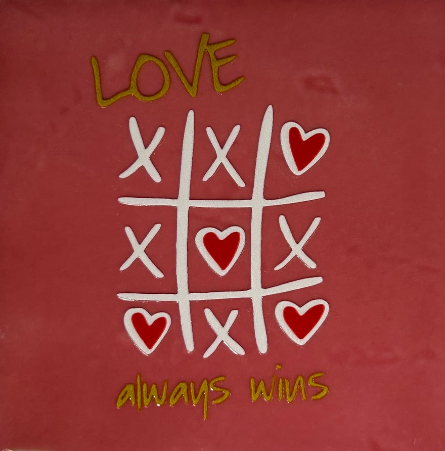 Quote tegeltje 'Love always wins' roze/creme