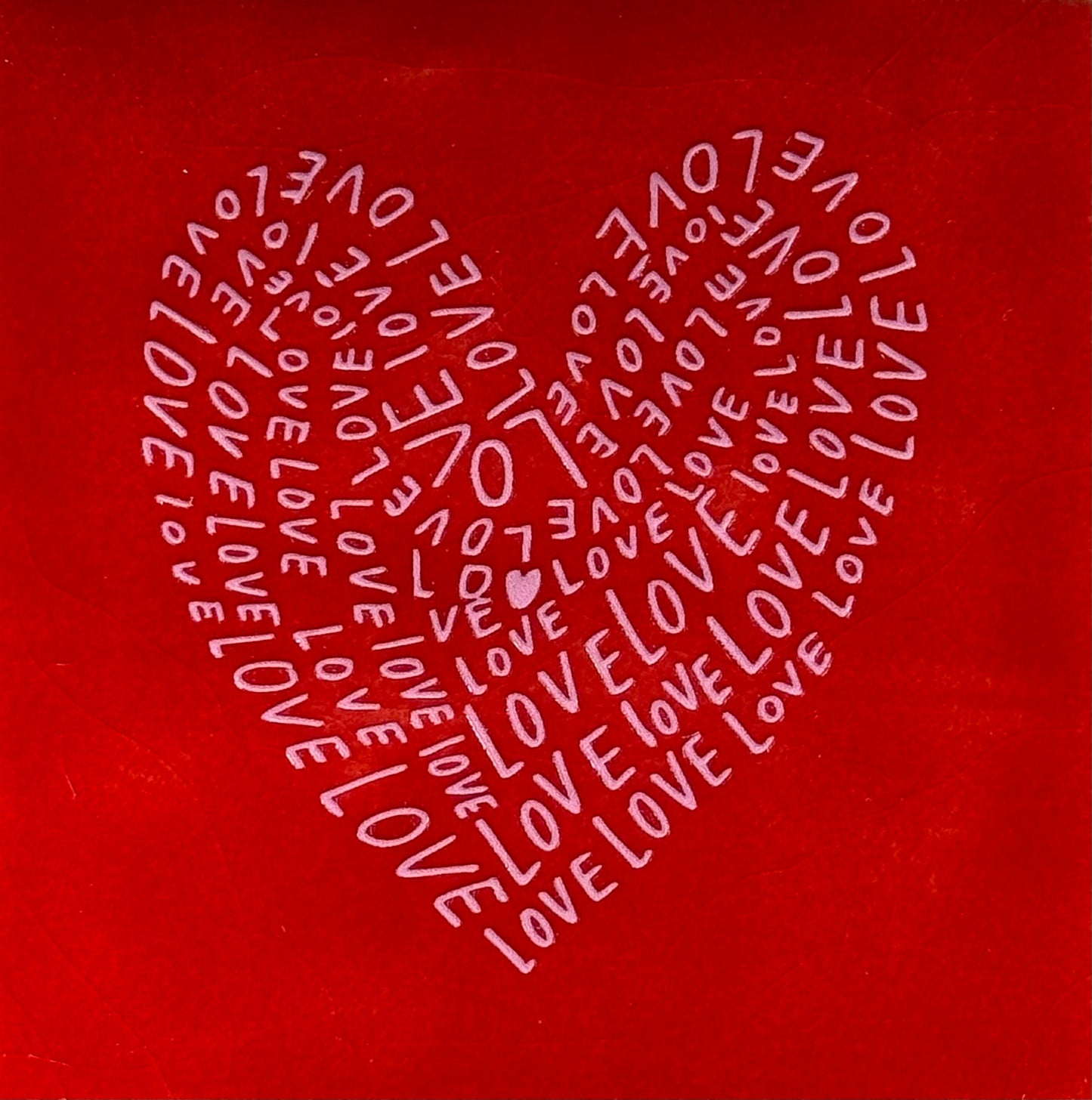 Quote tegeltje 'love love love' in hartvorm rood/warmroze