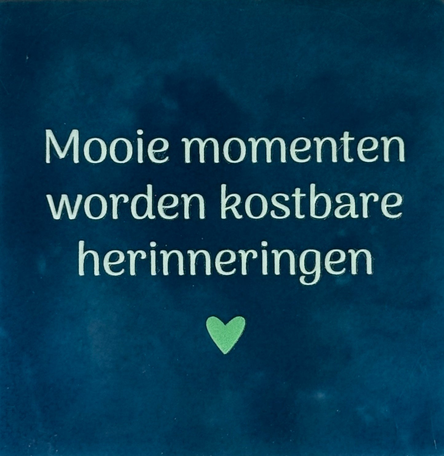 Quote tegeltje 'mooie momenten worden kostbare herinneringen' donkerblauw/warmblauw(mint)