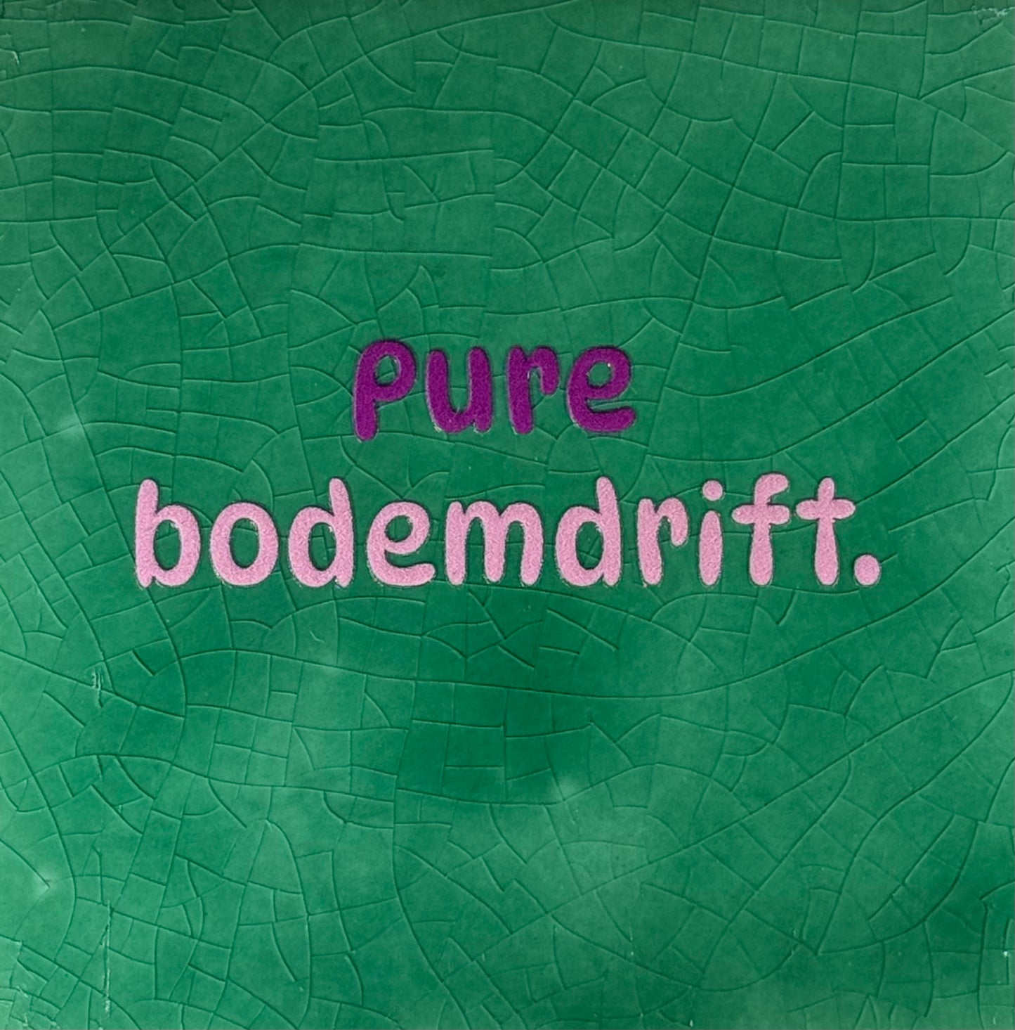 Quote tegeltje 'pure bodemdrift' hardgroen/warmroze(paars)