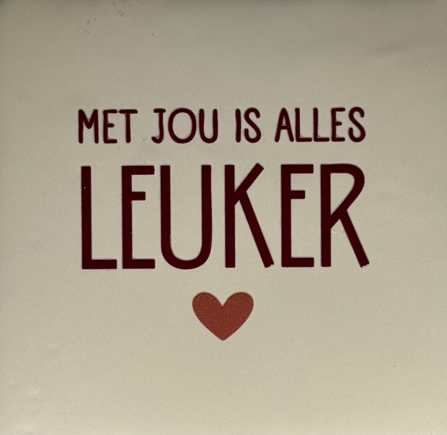 Quote tegeltje 'Met jou is alles leuker (nieuw)' creme/cherry(taupe)