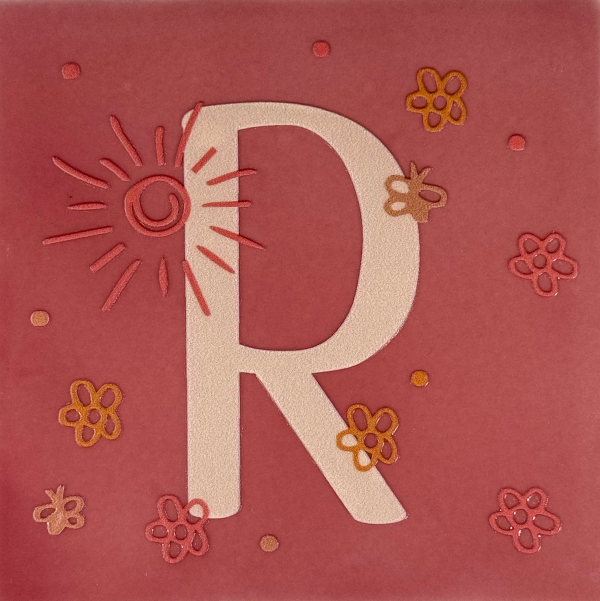 Quote tegeltje 'Alfabet R' roze/lichtroze