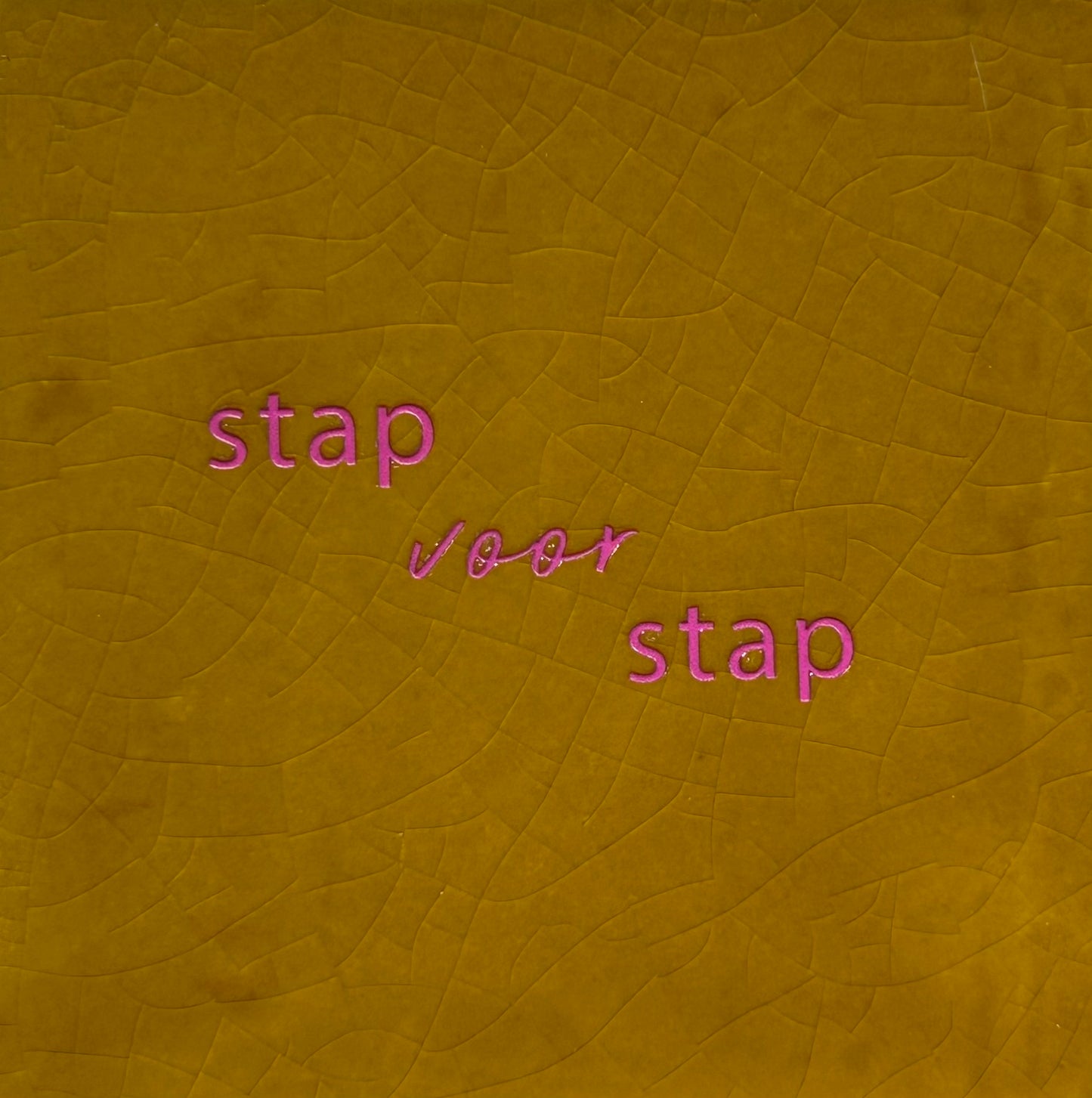 Quote tegeltje 'stap voor stap' oker/roze