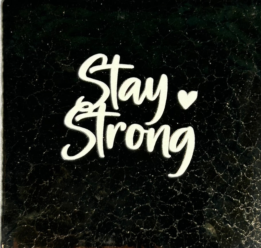 Quote tegeltje 'stay strong' goud/creme