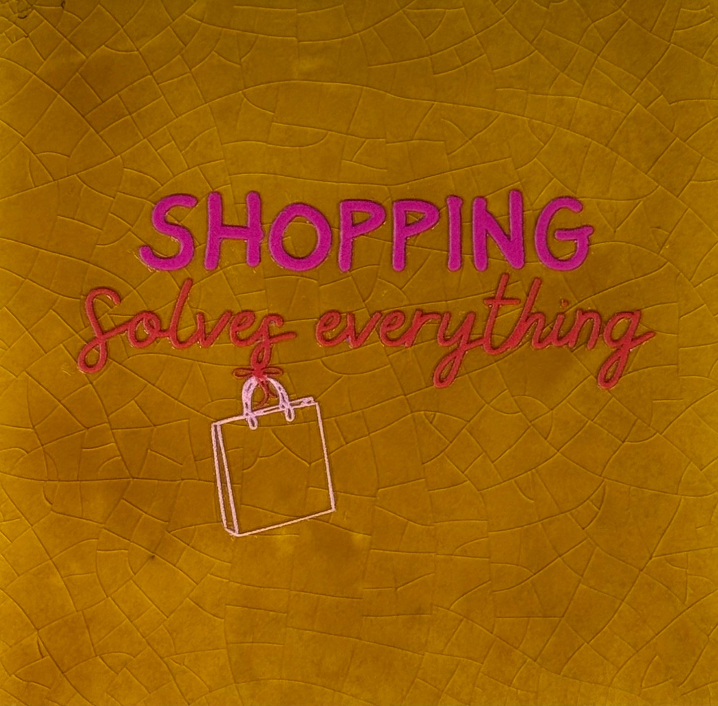 Quote tegeltje 'shopping solves everything' oker/knalroze(rood-warmroze)