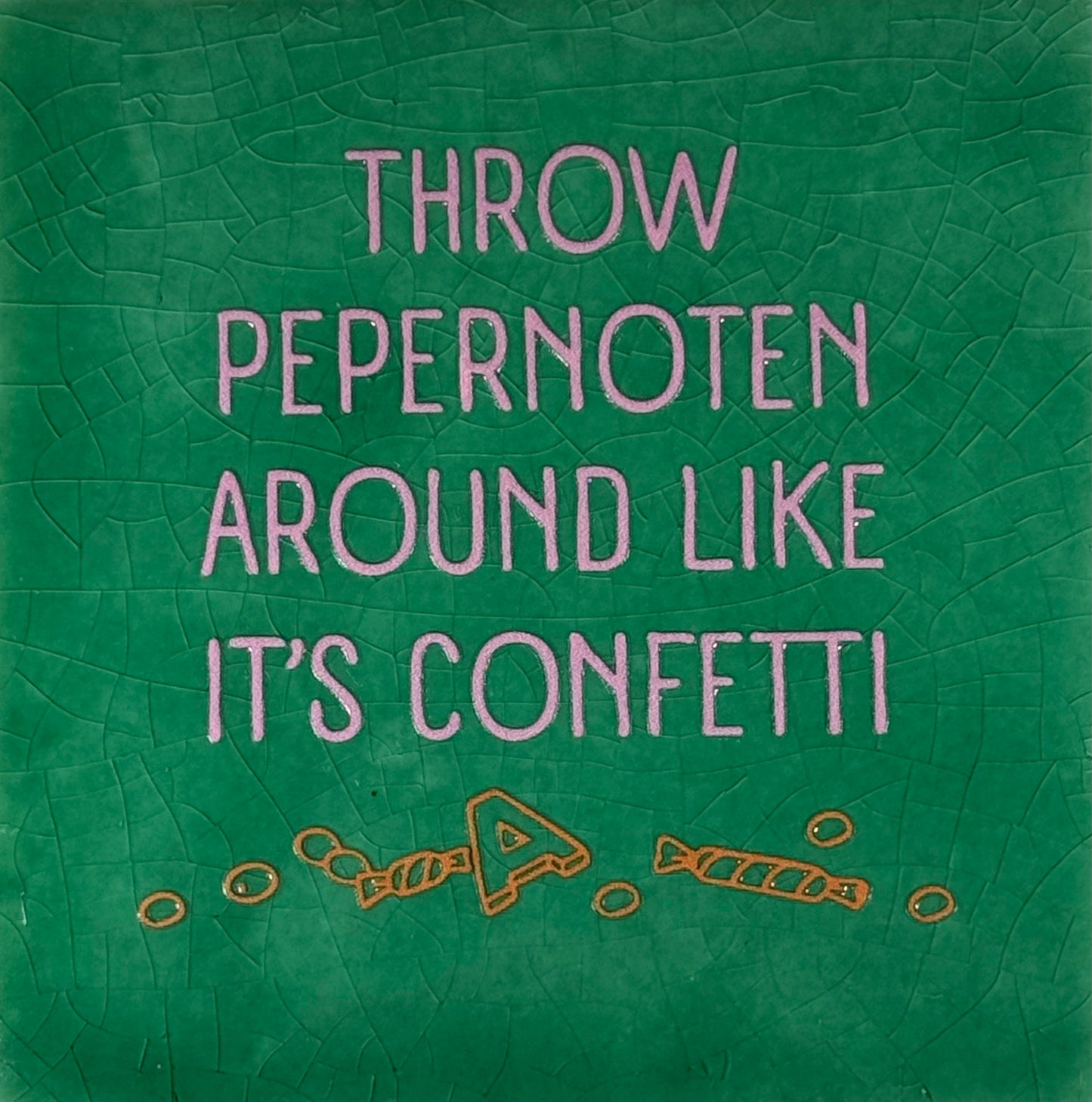 Quote tegeltje 'throw pepernoten around like it's confetti' hardgroen/warmroze(oranje)