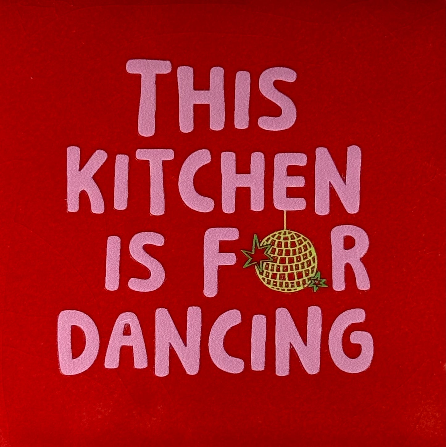 Quote tegeltje 'this kitchen is for dancing' rood/warmroze(lime)