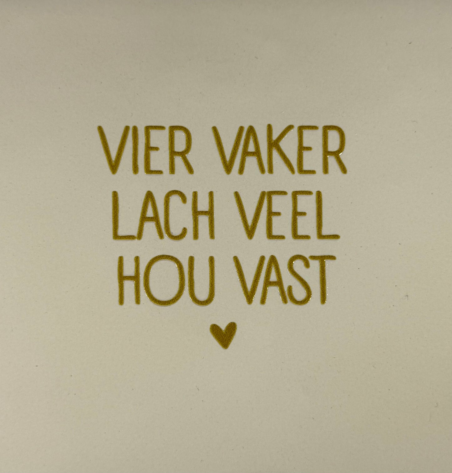 Quote tegeltje 'vier vaker lach veel hou vast' creme/goud