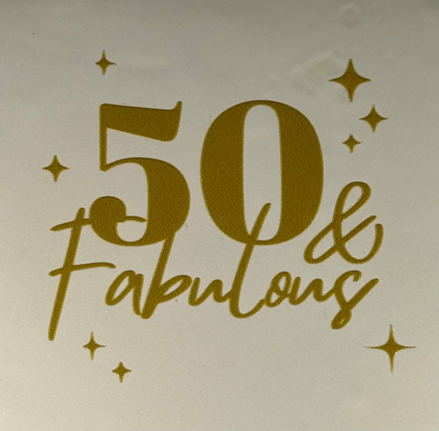 Quote tegeltje '50 & fabulous' creme/goud