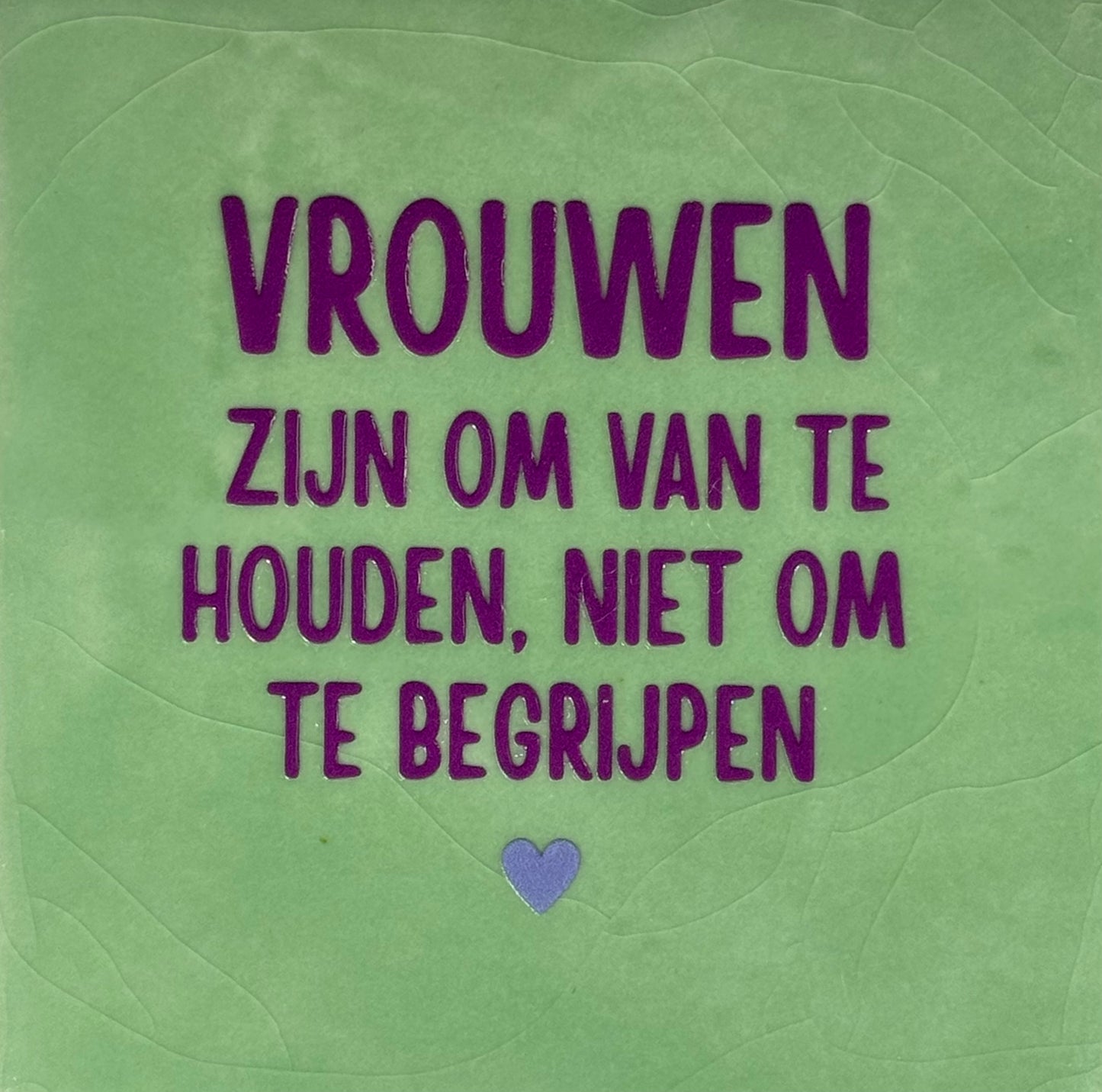 Quote tegeltje 'vrouwen zijn om van te houden...' mint/paars(lila)