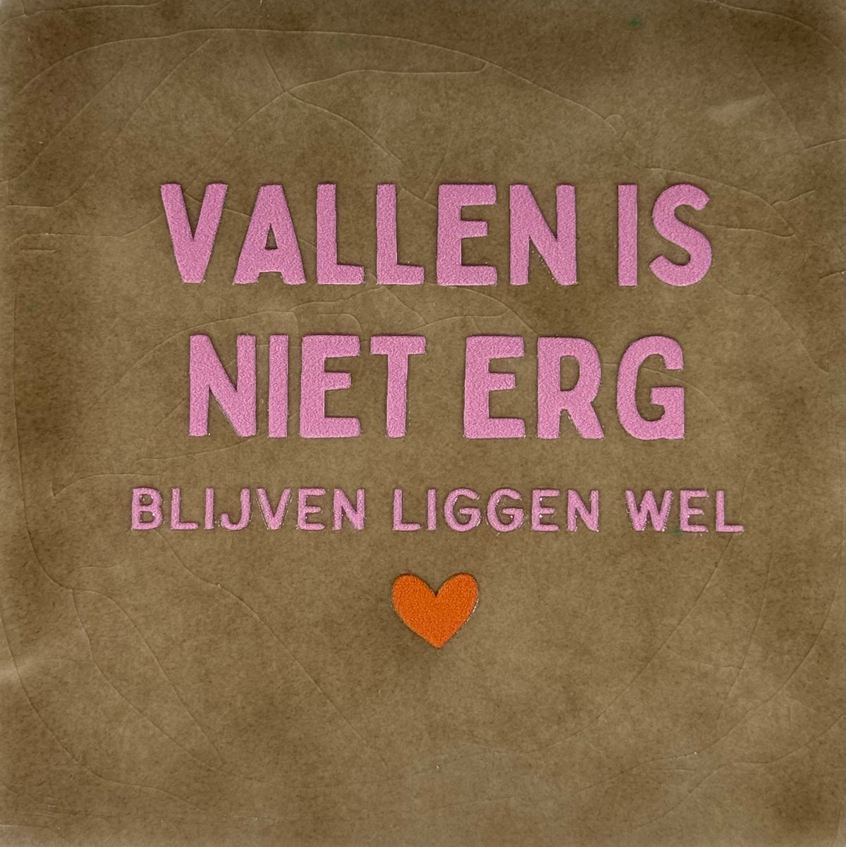 Quote tegeltje 'vallen is niet erg/blijven liggen wel' taupe/warmroze(oranje)