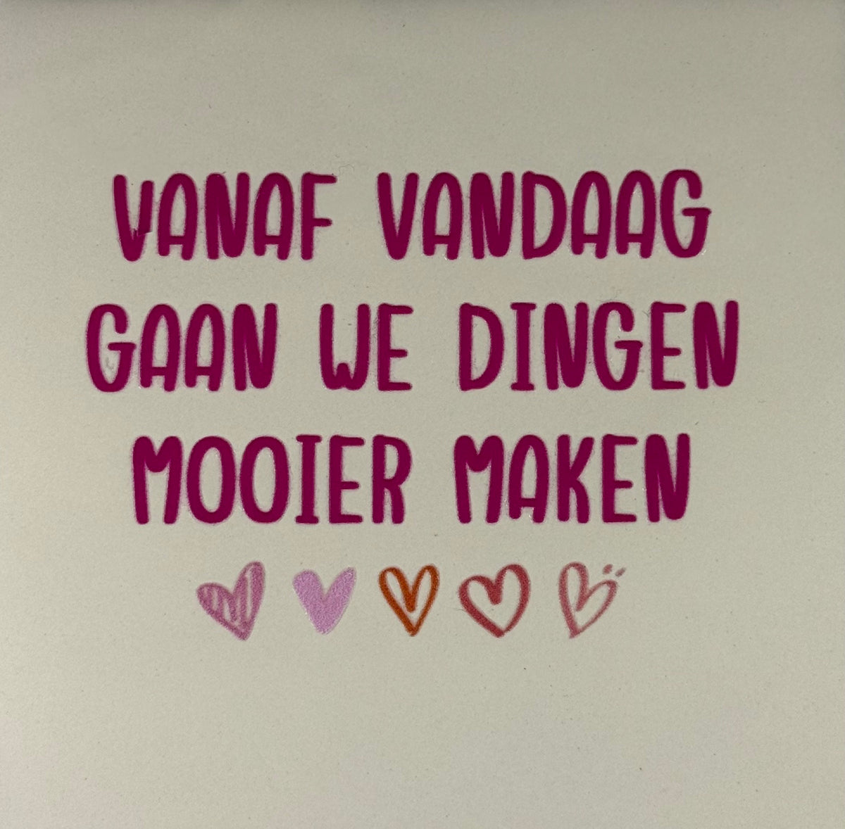 Quote tegeltje 'vanaf vandaag gaan we dingen mooier maken' creme/knalroze(combi 6)