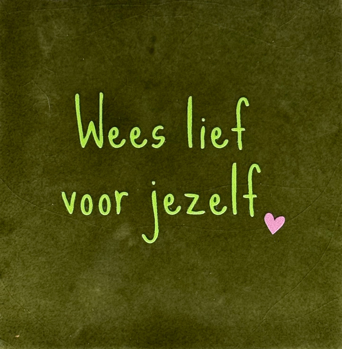 Quote tegeltje 'wees lief voor jezelf' olijf/lime(warmroze)