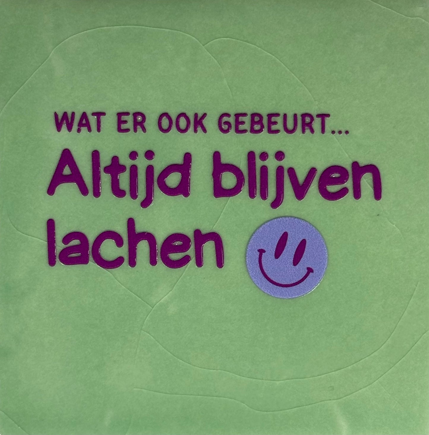 Quote tegeltje 'wat er ook gebeurt...altijd blijven lachen' mint/paars(lila)