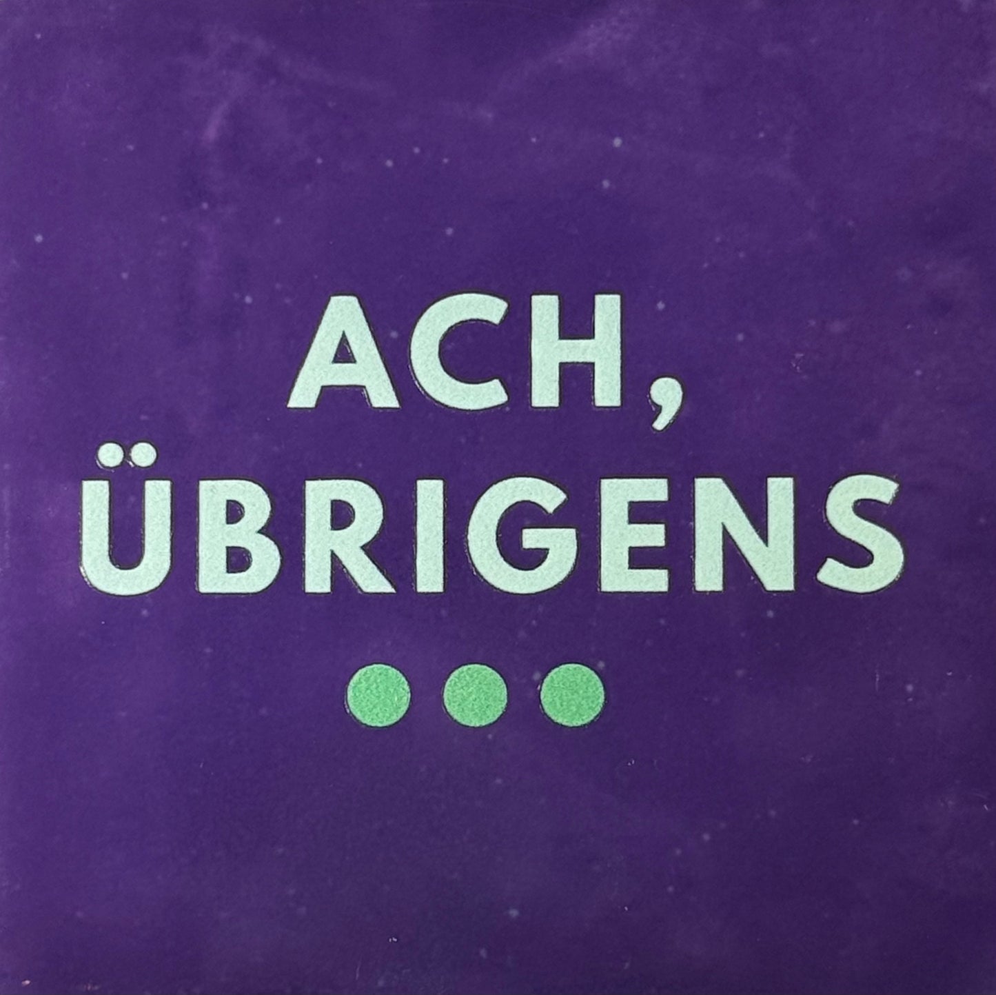 Quote tegeltje 'ach übrigens' paars/lichtgroen(mint)