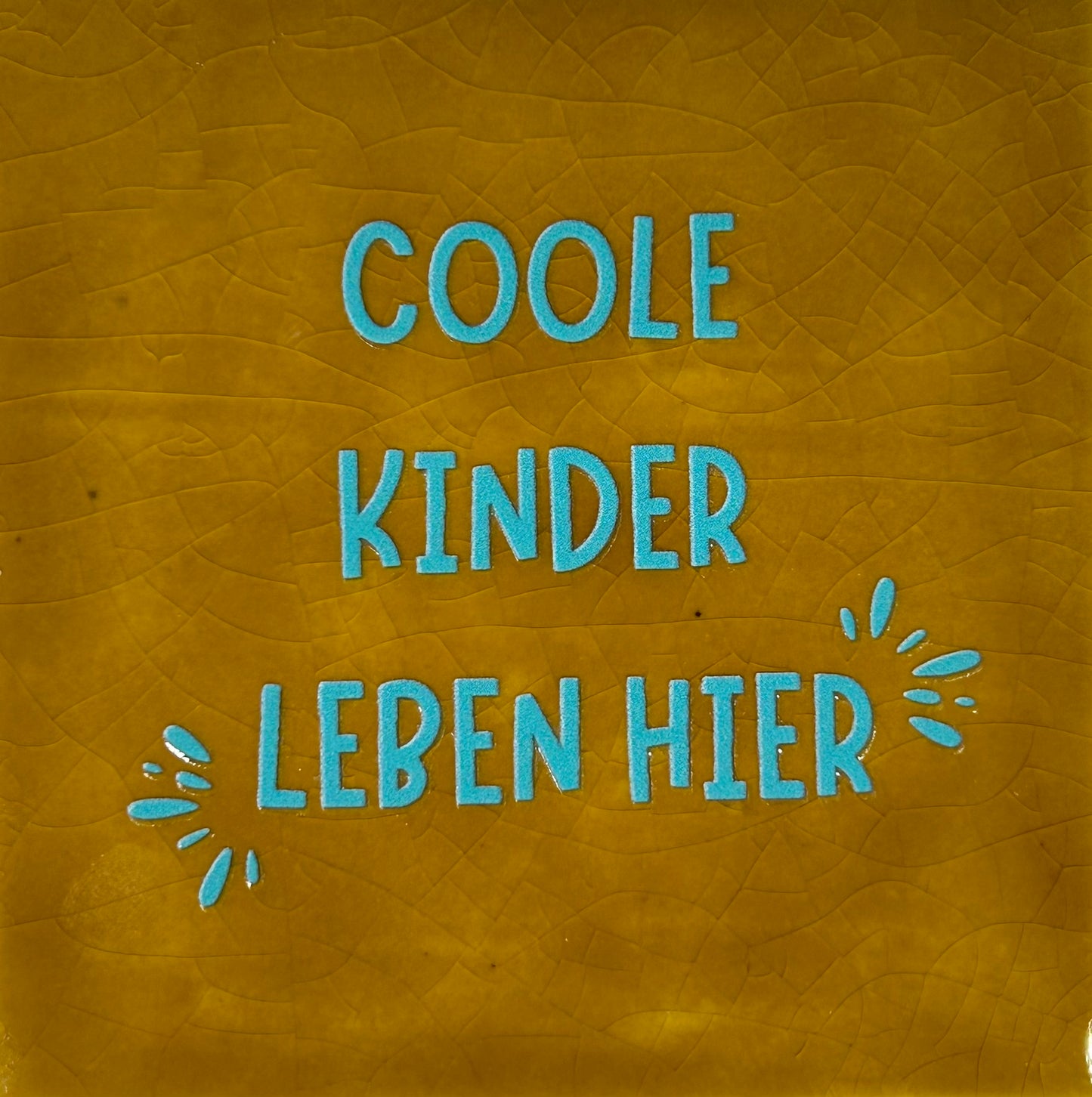 Quote tegeltje 'coole kinder' oker/turquoise