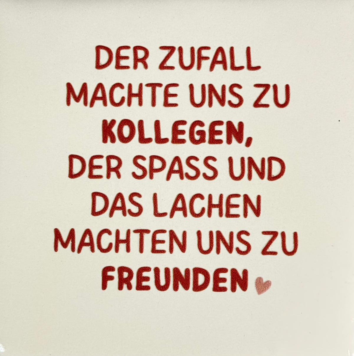 Quote tegeltje 'der zufall machte uns zu Kollegen..' creme/taupe(nude roze)