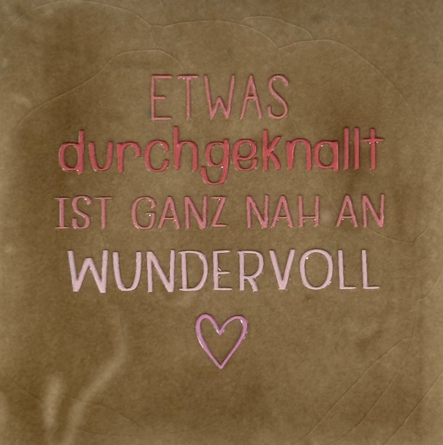 Quote tegeltje 'etwas durchgeknalt ist ganz nah an wundervoll' taupe/combi 6