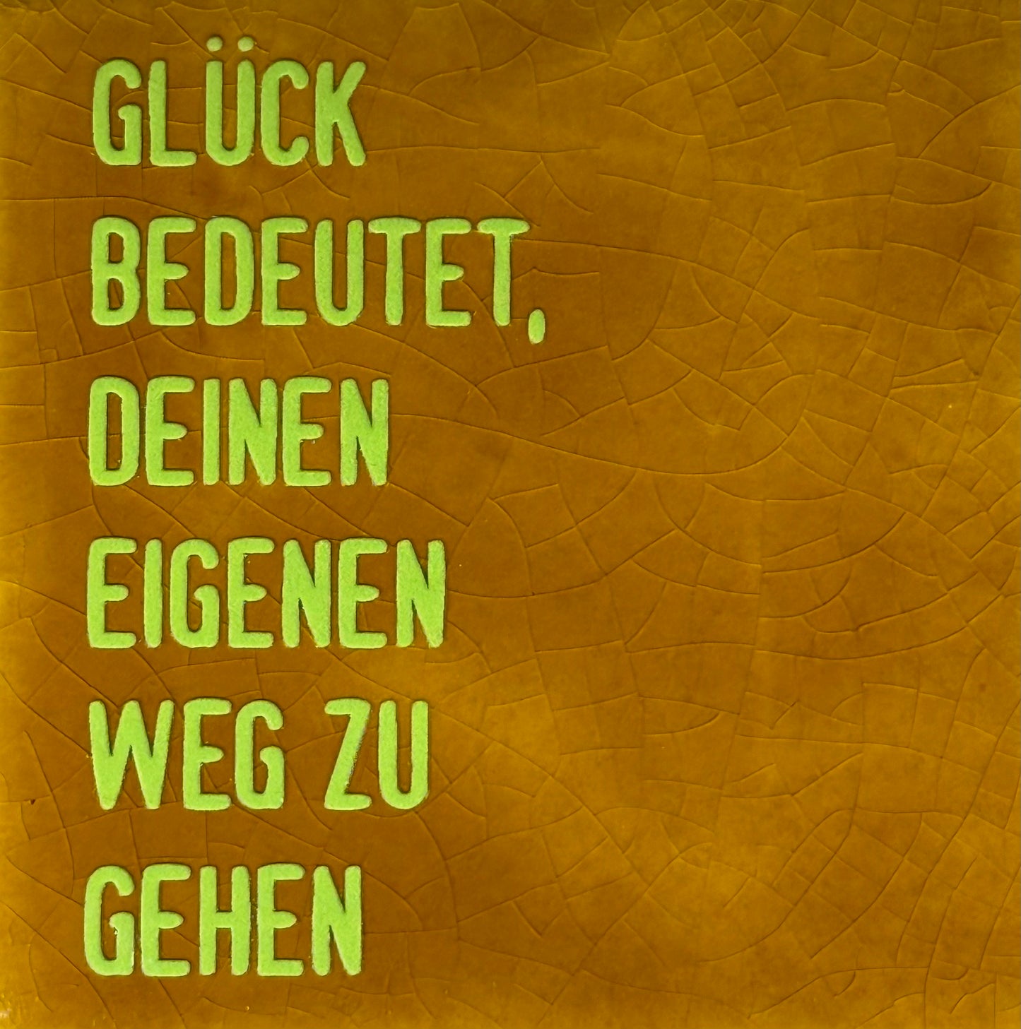 Quote tegeltje 'glück bedeutet...' oker/lime